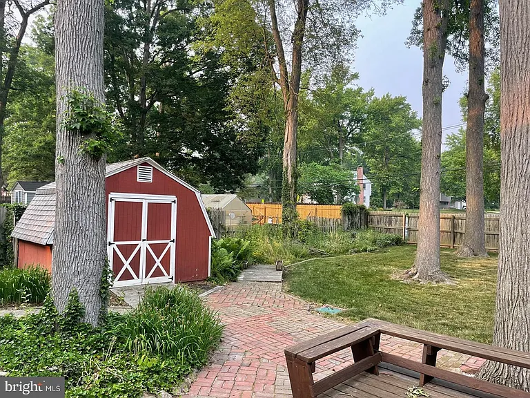 507 Webb Rd — Photo 32