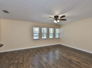 105 N Kingsway Rd, Seffner, FL 33584