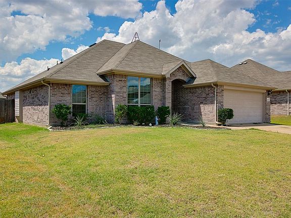 2nd image of 405 Jasmine Cir