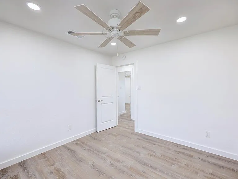 801 Salem Ln — Photo 12