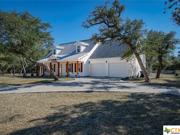 55 12th St, Rockport, TX 78382