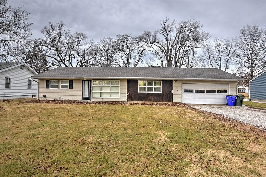 3334 E Fulton Ave photo 1