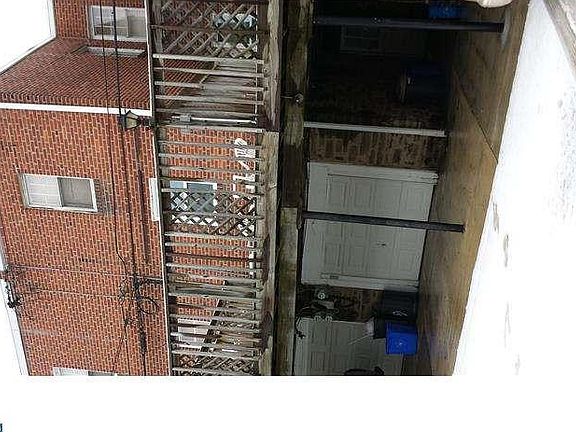 4th image of 639 Jamestown St