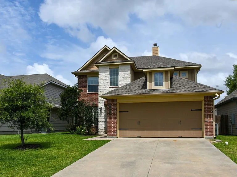 2025 Stubbs Dr — Photo 2