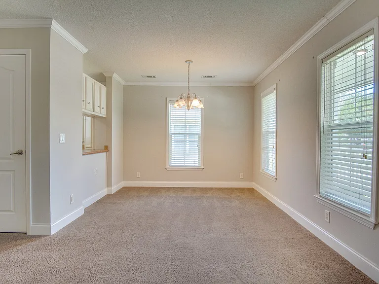 727 Bremen Ave — Photo 4
