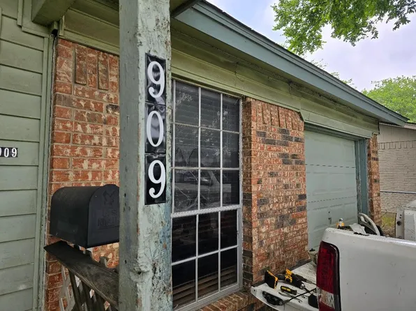 909 Pioneer Rd, Mesquite, TX 75149