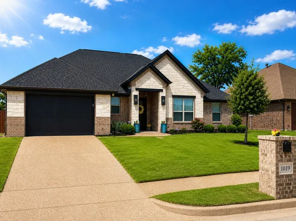 1019 Anna Cir, Granbury, TX 76048