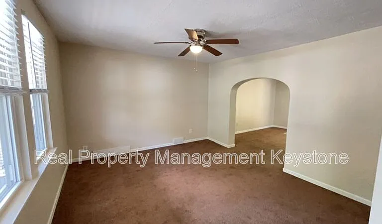303 Lexington Ct — Photo 4