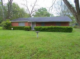 606 S 5th St, Crockett, TX 75835