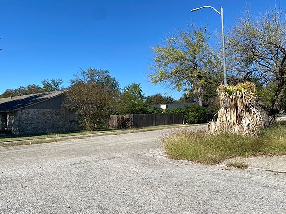 5th image of 2810 Lakeplains St