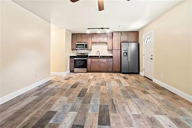 3 bed, 1.0 bath, 1218 sqft, $1,700 — Photo 4