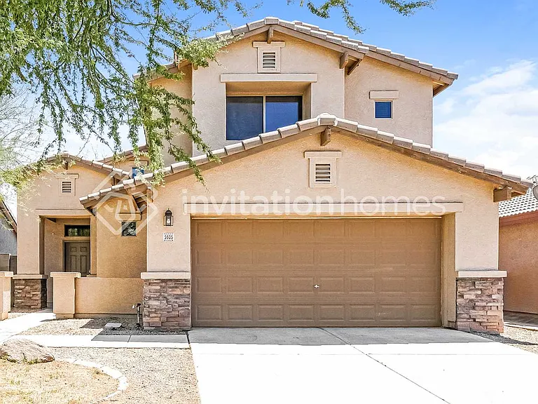 5605 S 51st Dr — Photo 1