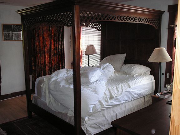 Master Bedroom (see http://www.liveinurbana.com for more info)