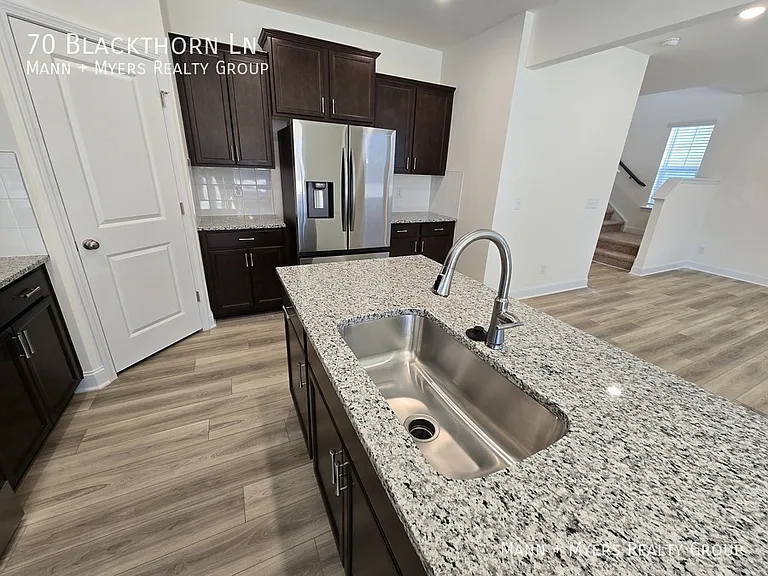 70 Blackthorn Ln — Photo 15