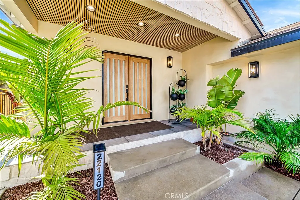 4 bed, 2250 sqft, $8,000 — Photo 2