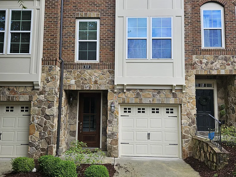 219 Penley Cir — Photo 1