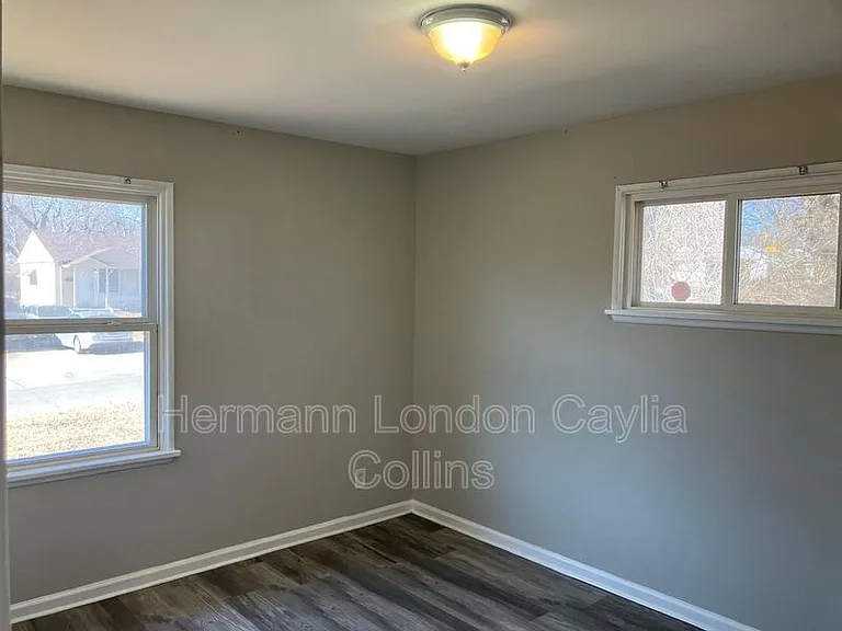 9840 Medford Dr — Photo 8