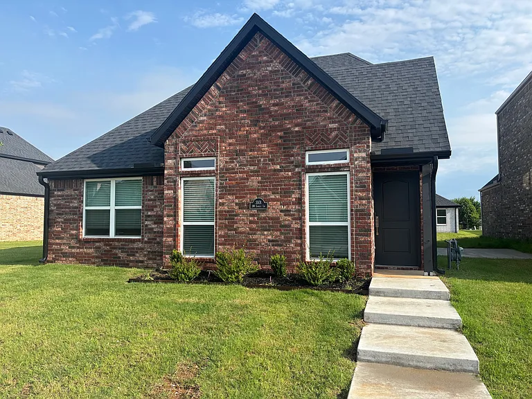 3101 SW Lovely Ln — Photo 1