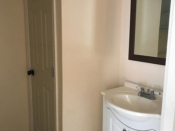 4th image of 244 Briarwood Dr