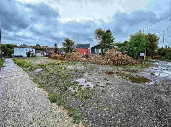 145 Cumming St, Thunder Bay, ON P7C 1N8