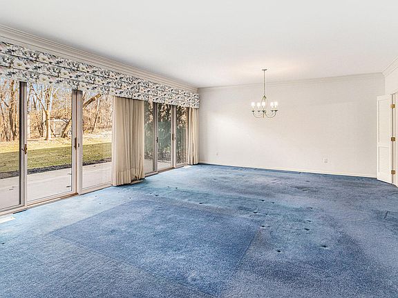 4th image of 4040 Greenleaf Cir #102