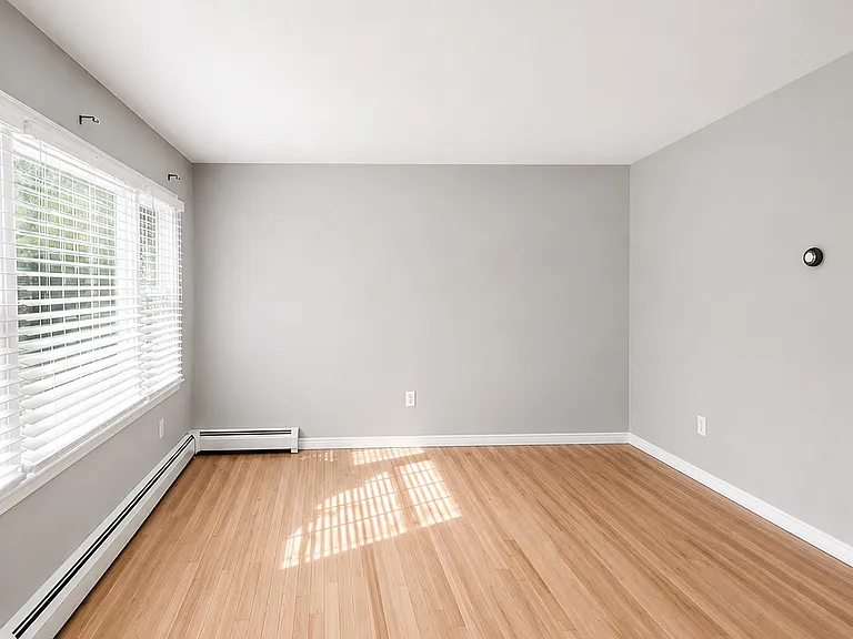 61-61A Graham Rd #1 — Photo 4