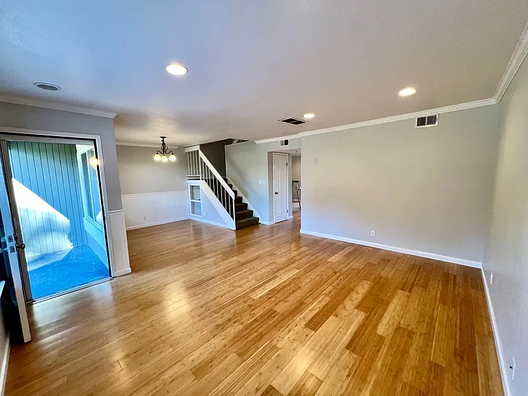 162 Lawnview Cir — Photo 2