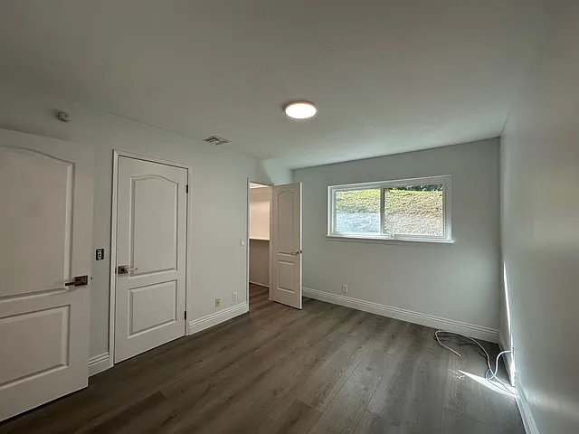 4929 Reseda Blvd — Photo 14