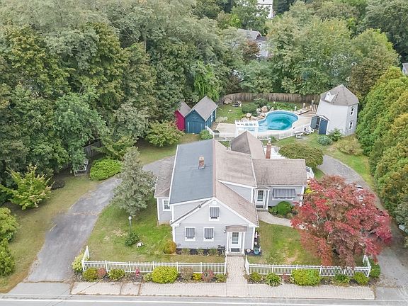 3rd image of 648 Pleasant St