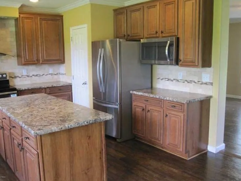 758 Green Rd — Photo 7