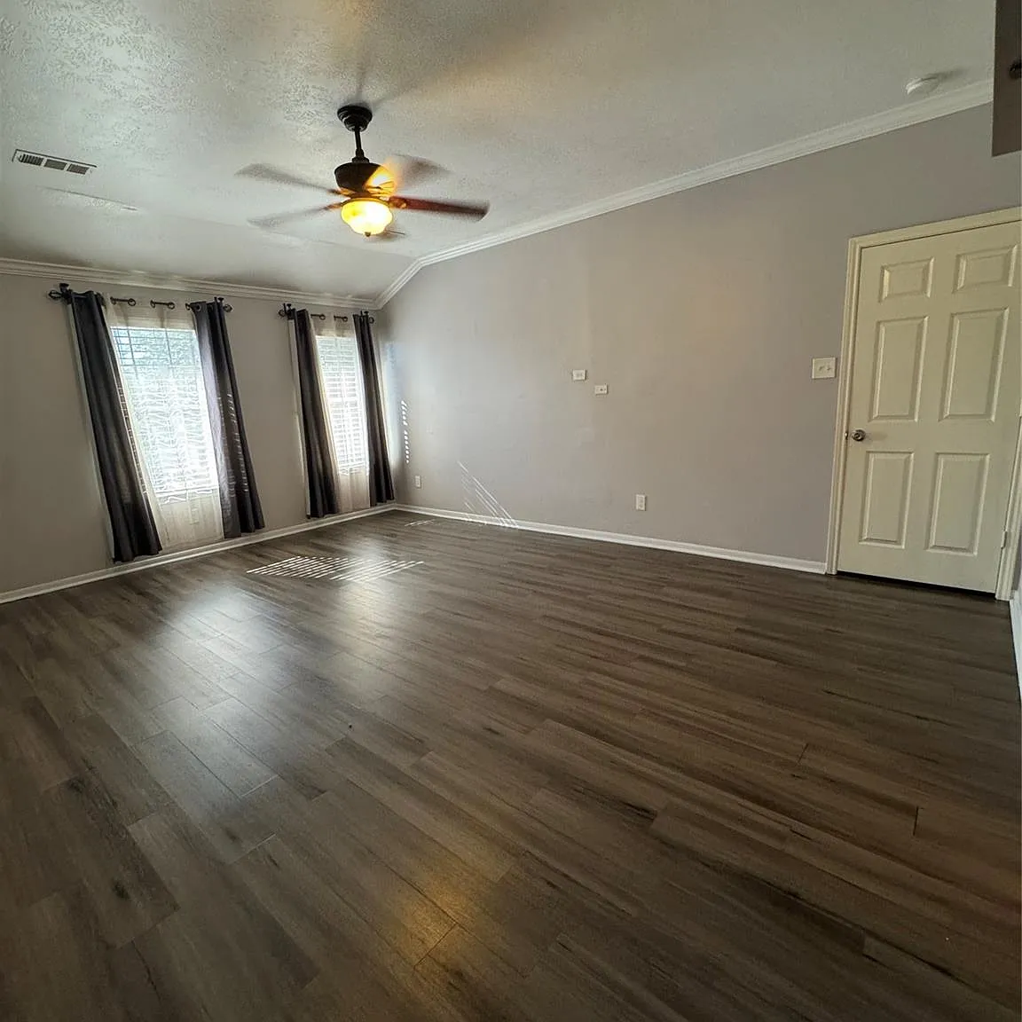 4 bed, 2.5 bath, 2611 sqft, $2,450 — Photo 2