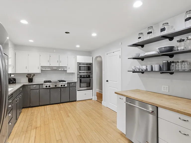 9 Linden Blvd — Photo 12