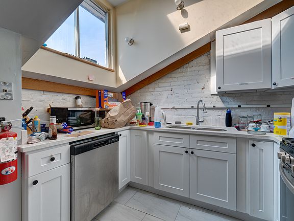 4th image of 9 Trumbull St #401