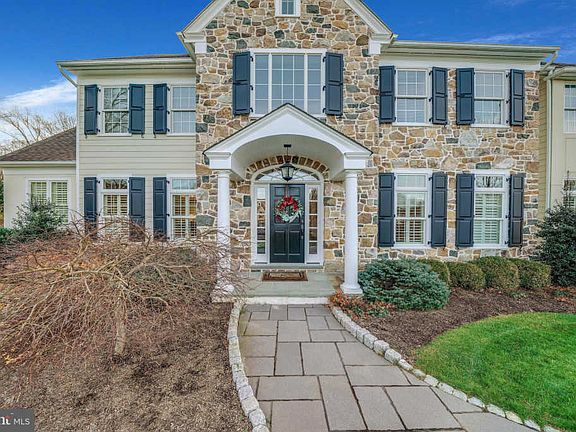 2nd image of 915 Sorrell Hill Dr