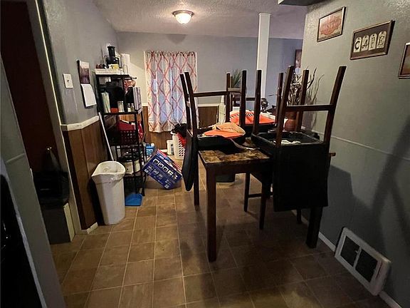 3rd image of 9819 Eastdell Dr