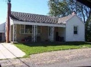 3 Hillcrest Dr, Roanoke, IL