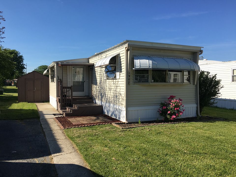 1st image of 1902 E Cove Ct