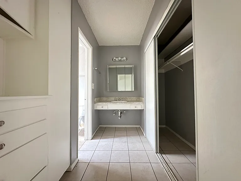 7636 Owensmouth — Photo 18