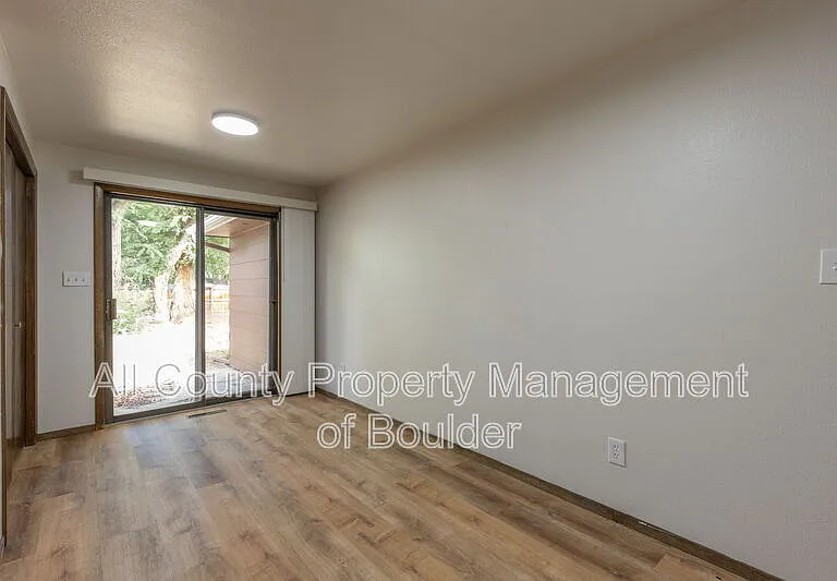 214 E Saint Clair Ave — Photo 8