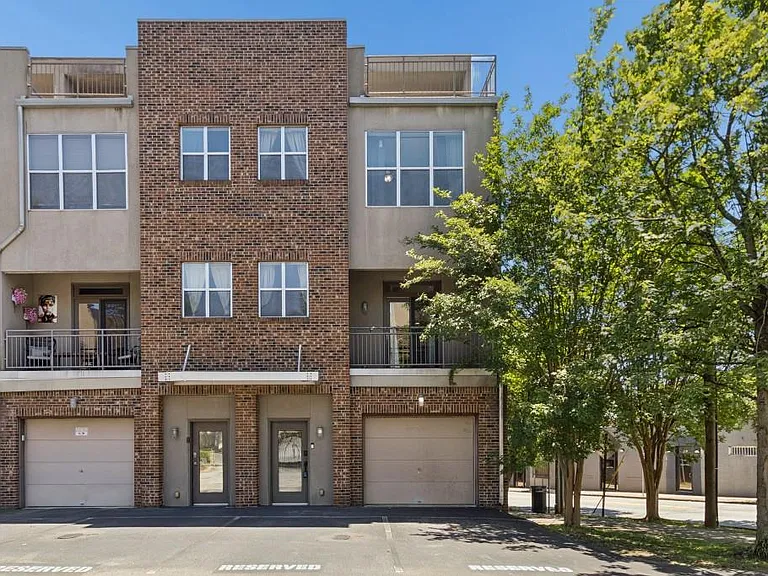 238 Walker St SW #37 — Photo 1