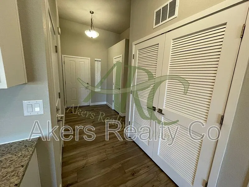 3 bed, 2.0 bath, 1620 sqft, $2,295 — Photo 3