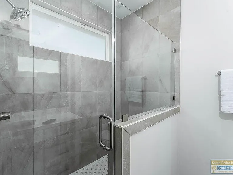 18 N Bay Hill Dr — Photo 25