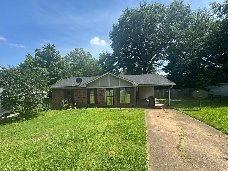 835 Englewood Cv — Photo 1