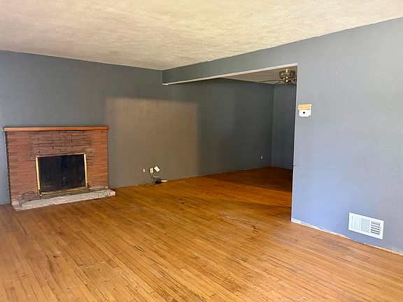 4th image of 1010 N Fox Rd