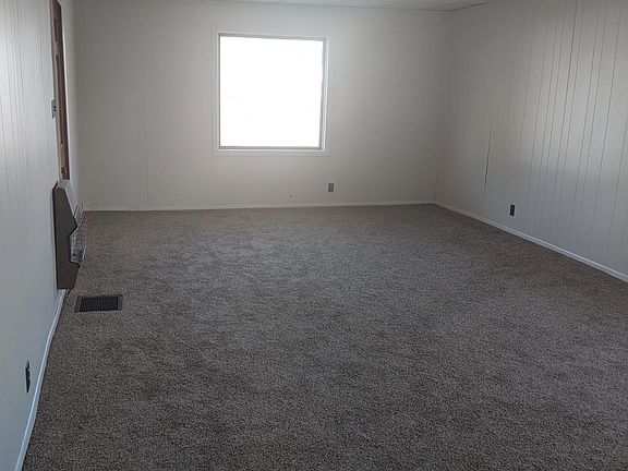 4th image of 830 N Pierce Ave