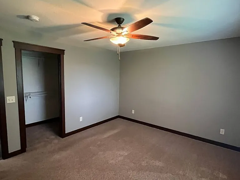 3302 White Oak Ln — Photo 5