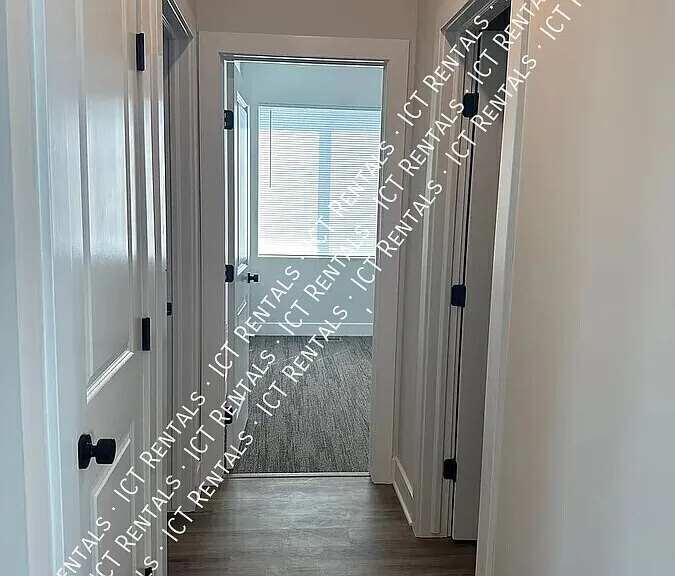 1120 N Broadview Ln #1 — Photo 7