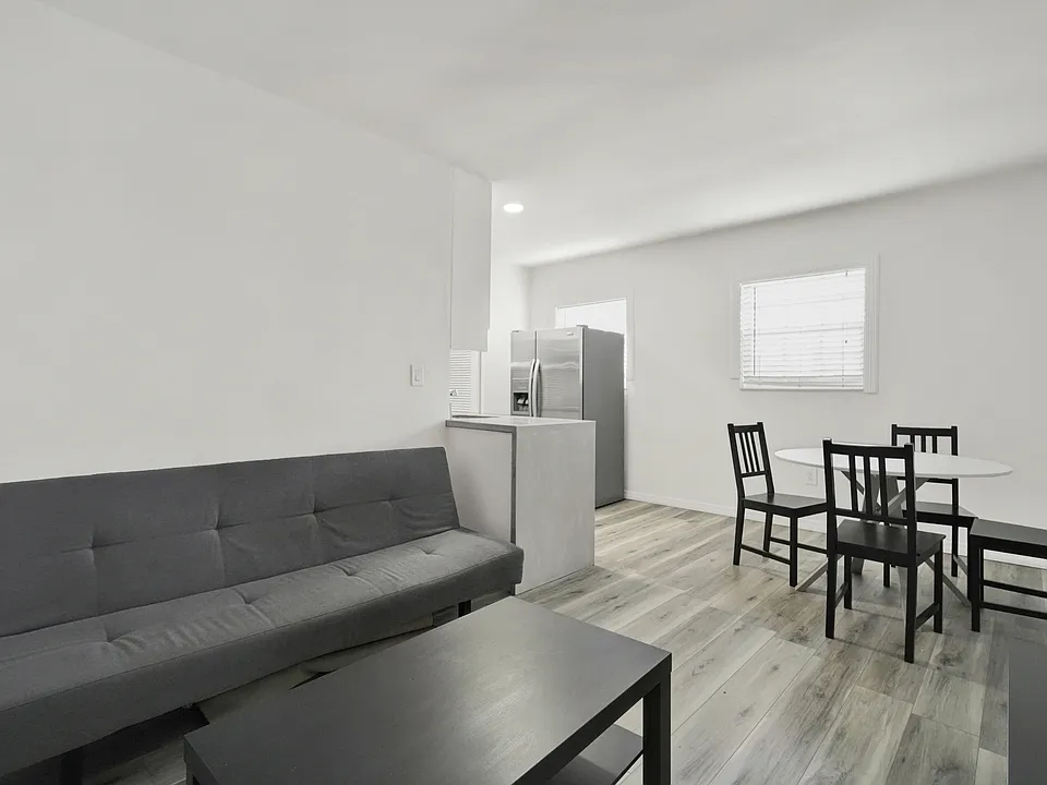 7 Salamanca Ave #4