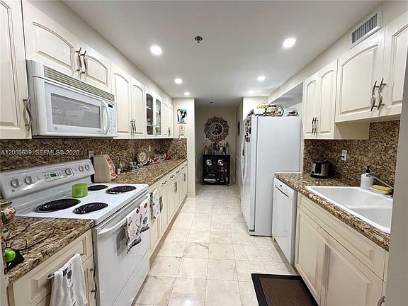 4th image of 3200 Collins Ave APT 101