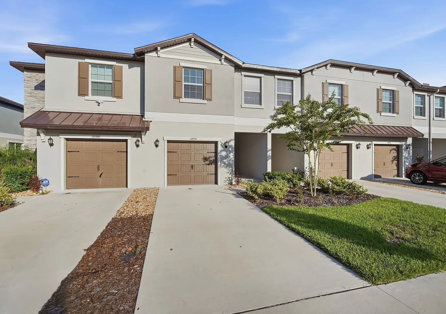 Newer 3Beds/2.5 Bths in Amenity Rich Area! — Photo 3